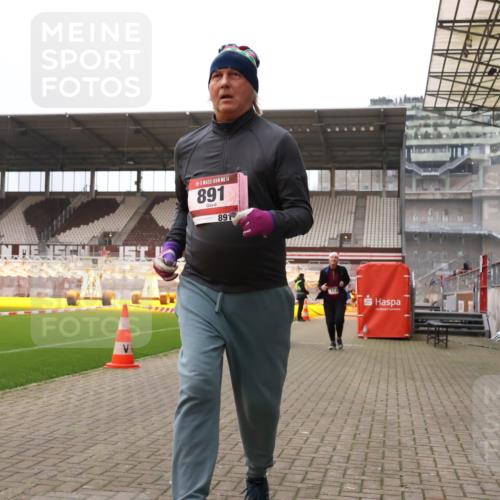 08.12.2024 - St. Pauli X-Mass-Run No. 14 Yannick Fuchs http://msf.ph/oto/7475021 08.12.2024 10:09:29 Ziel 12, 152, 343, 891 meine-sportfotos.de