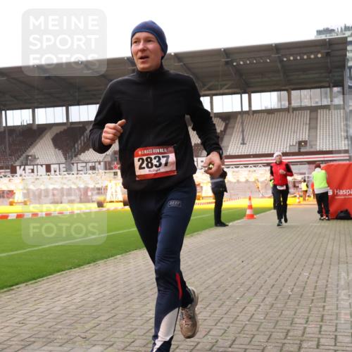 08.12.2024 - St. Pauli X-Mass-Run No. 14 Yannick Fuchs http://msf.ph/oto/7475031 08.12.2024 09:56:43 Ziel 288, 1741, 1754, 2837, 2839, 2956, 3095 meine-sportfotos.de