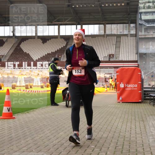 08.12.2024 - St. Pauli X-Mass-Run No. 14 Yannick Fuchs http://msf.ph/oto/7475042 08.12.2024 10:09:33 Ziel 12, 152, 891, 1227, 2951 meine-sportfotos.de