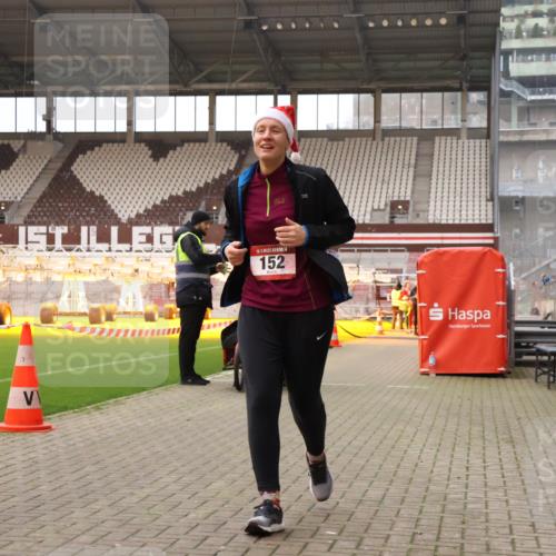 08.12.2024 - St. Pauli X-Mass-Run No. 14 Yannick Fuchs http://msf.ph/oto/7475046 08.12.2024 10:09:33 Ziel 12, 152, 891, 1227, 2951 meine-sportfotos.de