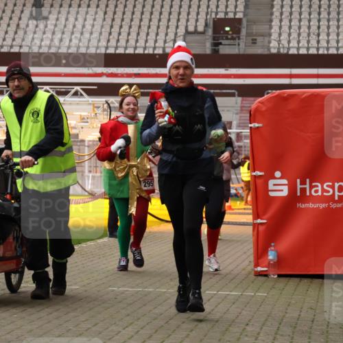 08.12.2024 - St. Pauli X-Mass-Run No. 14 Yannick Fuchs http://msf.ph/oto/7475060 08.12.2024 10:09:43 Ziel 152, 513, 1227, 2210, 2951 meine-sportfotos.de