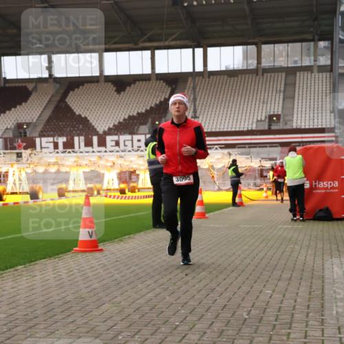 08.12.2024 - St. Pauli X-Mass-Run No. 14 Yannick Fuchs http://msf.ph/oto/7475061 08.12.2024 09:56:45 Ziel 288, 1741, 1754, 2837, 2839, 2956, 3095, 3139 meine-sportfotos.de
