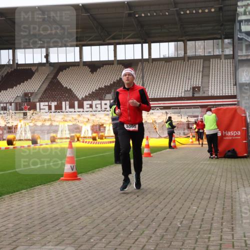 08.12.2024 - St. Pauli X-Mass-Run No. 14 Yannick Fuchs http://msf.ph/oto/7475065 08.12.2024 09:56:46 Ziel 288, 1741, 1754, 2837, 2839, 2956, 3095, 3139 meine-sportfotos.de