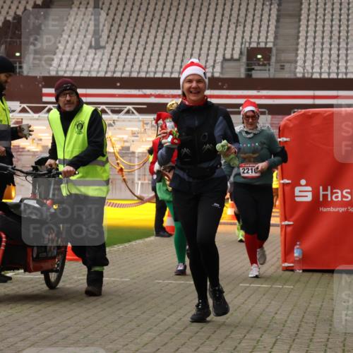 08.12.2024 - St. Pauli X-Mass-Run No. 14 Yannick Fuchs http://msf.ph/oto/7475066 08.12.2024 10:09:44 Ziel 152, 513, 1227, 2210, 2951 meine-sportfotos.de