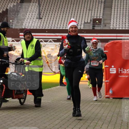 08.12.2024 - St. Pauli X-Mass-Run No. 14 Yannick Fuchs http://msf.ph/oto/7475071 08.12.2024 10:09:44 Ziel 152, 513, 1227, 2210, 2951 meine-sportfotos.de