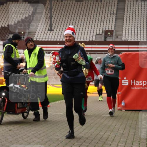08.12.2024 - St. Pauli X-Mass-Run No. 14 Yannick Fuchs http://msf.ph/oto/7475075 08.12.2024 10:09:45 Ziel 152, 361, 513, 1227, 2210, 2951 meine-sportfotos.de