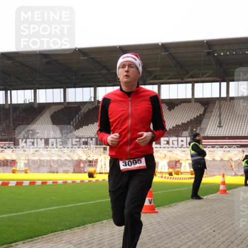 08.12.2024 - St. Pauli X-Mass-Run No. 14 Yannick Fuchs http://msf.ph/oto/7475076 08.12.2024 09:56:47 Ziel 288, 1741, 1754, 2837, 2839, 2956, 3095, 3139 meine-sportfotos.de