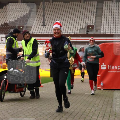 08.12.2024 - St. Pauli X-Mass-Run No. 14 Yannick Fuchs http://msf.ph/oto/7475079 08.12.2024 10:09:45 Ziel 152, 361, 513, 1227, 2210, 2951 meine-sportfotos.de