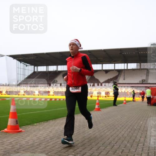 08.12.2024 - St. Pauli X-Mass-Run No. 14 Yannick Fuchs http://msf.ph/oto/7475085 08.12.2024 09:56:47 Ziel 288, 1741, 1754, 2837, 2839, 2956, 3095, 3139 meine-sportfotos.de