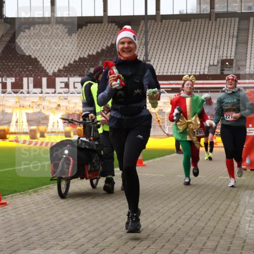 08.12.2024 - St. Pauli X-Mass-Run No. 14 Yannick Fuchs http://msf.ph/oto/7475087 08.12.2024 10:09:46 Ziel 152, 290, 361, 513, 1227, 2210, 2951 meine-sportfotos.de