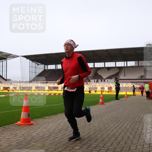 08.12.2024 - St. Pauli X-Mass-Run No. 14 Yannick Fuchs http://msf.ph/oto/7475092 08.12.2024 09:56:47 Ziel 288, 1741, 1754, 2837, 2839, 2956, 3095, 3139 meine-sportfotos.de