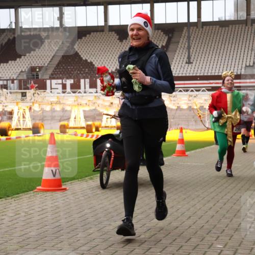 08.12.2024 - St. Pauli X-Mass-Run No. 14 Yannick Fuchs http://msf.ph/oto/7475095 08.12.2024 10:09:46 Ziel 152, 290, 361, 513, 1227, 2210, 2951 meine-sportfotos.de
