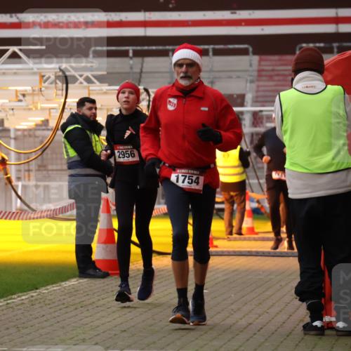 08.12.2024 - St. Pauli X-Mass-Run No. 14 Yannick Fuchs http://msf.ph/oto/7475097 08.12.2024 09:56:50 Ziel 364, 384, 420, 1741, 1754, 2837, 2839, 2956, 3095, 3139 meine-sportfotos.de