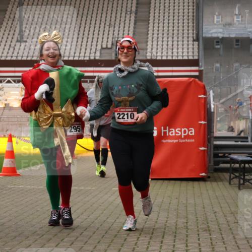 08.12.2024 - St. Pauli X-Mass-Run No. 14 Yannick Fuchs http://msf.ph/oto/7475101 08.12.2024 10:09:47 Ziel 152, 290, 361, 513, 1227, 2210, 2951 meine-sportfotos.de
