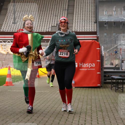 08.12.2024 - St. Pauli X-Mass-Run No. 14 Yannick Fuchs http://msf.ph/oto/7475106 08.12.2024 10:09:47 Ziel 152, 290, 361, 513, 1227, 2210, 2951 meine-sportfotos.de