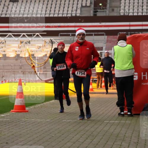 08.12.2024 - St. Pauli X-Mass-Run No. 14 Yannick Fuchs http://msf.ph/oto/7475108 08.12.2024 09:56:51 Ziel 364, 384, 420, 1741, 1754, 2956, 3095, 3139 meine-sportfotos.de