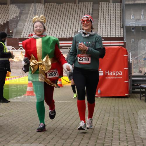 08.12.2024 - St. Pauli X-Mass-Run No. 14 Yannick Fuchs http://msf.ph/oto/7475109 08.12.2024 10:09:48 Ziel 152, 290, 361, 513, 1227, 2210, 2951 meine-sportfotos.de