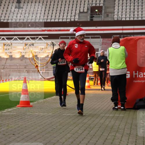 08.12.2024 - St. Pauli X-Mass-Run No. 14 Yannick Fuchs http://msf.ph/oto/7475113 08.12.2024 09:56:51 Ziel 364, 384, 420, 1741, 1754, 2956, 3095, 3139 meine-sportfotos.de
