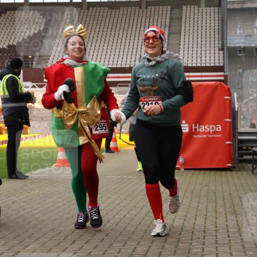 08.12.2024 - St. Pauli X-Mass-Run No. 14 Yannick Fuchs http://msf.ph/oto/7475116 08.12.2024 10:09:48 Ziel 152, 290, 361, 513, 1227, 2210, 2951 meine-sportfotos.de