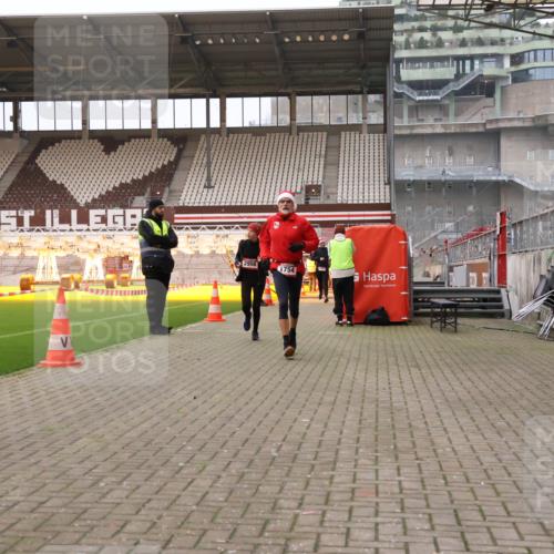 08.12.2024 - St. Pauli X-Mass-Run No. 14 Yannick Fuchs http://msf.ph/oto/7475117 08.12.2024 09:56:53 Ziel 364, 384, 420, 1741, 1754, 2956, 3022, 3095, 3139 meine-sportfotos.de