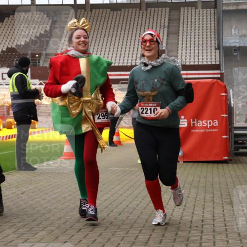 08.12.2024 - St. Pauli X-Mass-Run No. 14 Yannick Fuchs http://msf.ph/oto/7475119 08.12.2024 10:09:48 Ziel 152, 290, 361, 513, 1227, 2210, 2951 meine-sportfotos.de