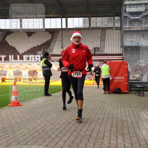 08.12.2024 - St. Pauli X-Mass-Run No. 14 Yannick Fuchs http://msf.ph/oto/7475138 08.12.2024 09:56:54 Ziel 364, 384, 420, 1741, 1754, 2956, 3022, 3095, 3139 meine-sportfotos.de