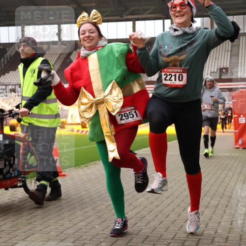 08.12.2024 - St. Pauli X-Mass-Run No. 14 Yannick Fuchs http://msf.ph/oto/7475140 08.12.2024 10:09:49 Ziel 152, 290, 361, 513, 1227, 2210, 2951 meine-sportfotos.de