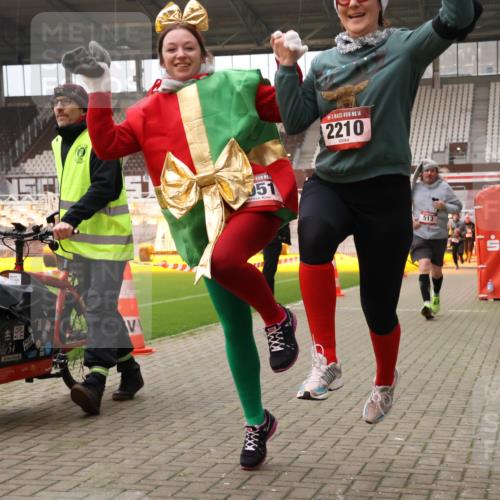 08.12.2024 - St. Pauli X-Mass-Run No. 14 Yannick Fuchs http://msf.ph/oto/7475143 08.12.2024 10:09:49 Ziel 152, 290, 361, 513, 1227, 2210, 2951 meine-sportfotos.de