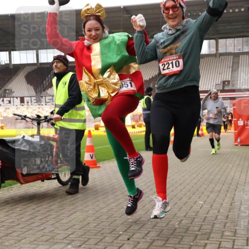 08.12.2024 - St. Pauli X-Mass-Run No. 14 Yannick Fuchs http://msf.ph/oto/7475149 08.12.2024 10:09:49 Ziel 152, 290, 361, 513, 1227, 2210, 2951 meine-sportfotos.de
