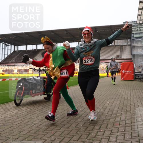 08.12.2024 - St. Pauli X-Mass-Run No. 14 Yannick Fuchs http://msf.ph/oto/7475162 08.12.2024 10:09:49 Ziel 152, 290, 361, 513, 1227, 2210, 2951 meine-sportfotos.de