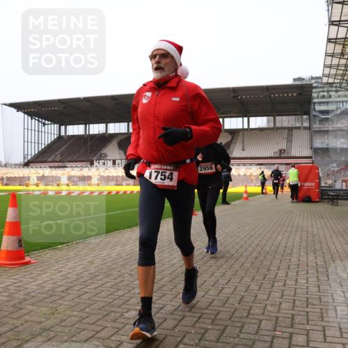 08.12.2024 - St. Pauli X-Mass-Run No. 14 Yannick Fuchs http://msf.ph/oto/7475170 08.12.2024 09:56:56 Ziel 364, 384, 420, 755, 763, 1741, 1754, 1982, 2956, 3022, 3139 meine-sportfotos.de