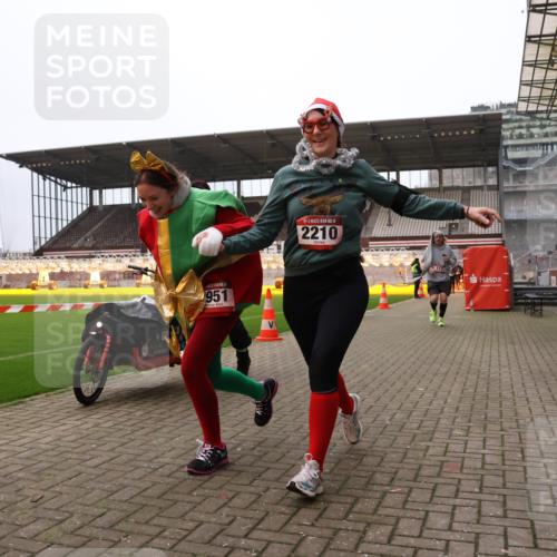 08.12.2024 - St. Pauli X-Mass-Run No. 14 Yannick Fuchs http://msf.ph/oto/7475172 08.12.2024 10:09:50 Ziel 290, 361, 513, 894, 1098, 1227, 2210, 2951 meine-sportfotos.de