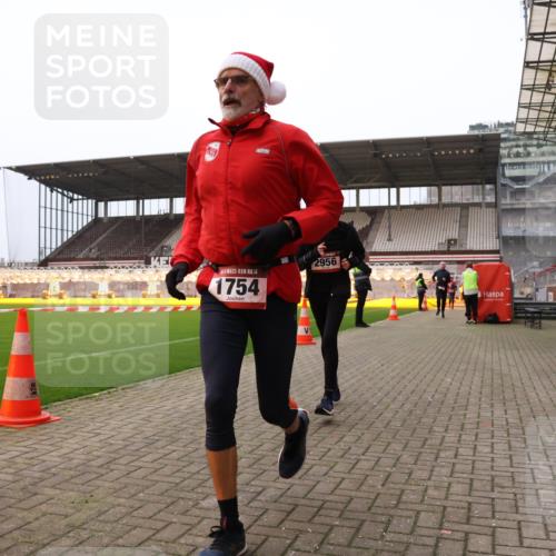 08.12.2024 - St. Pauli X-Mass-Run No. 14 Yannick Fuchs http://msf.ph/oto/7475173 08.12.2024 09:56:56 Ziel 364, 384, 420, 755, 763, 1741, 1754, 1982, 2956, 3022, 3139 meine-sportfotos.de
