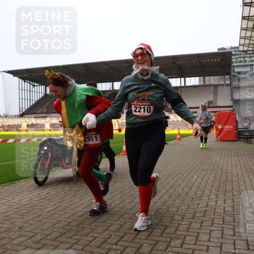 08.12.2024 - St. Pauli X-Mass-Run No. 14 Yannick Fuchs http://msf.ph/oto/7475175 08.12.2024 10:09:50 Ziel 290, 361, 513, 894, 1098, 1227, 2210, 2951 meine-sportfotos.de