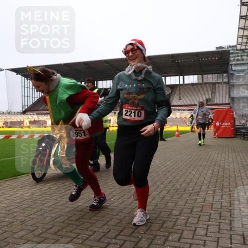 08.12.2024 - St. Pauli X-Mass-Run No. 14 Yannick Fuchs http://msf.ph/oto/7475178 08.12.2024 10:09:50 Ziel 290, 361, 513, 894, 1098, 1227, 2210, 2951 meine-sportfotos.de