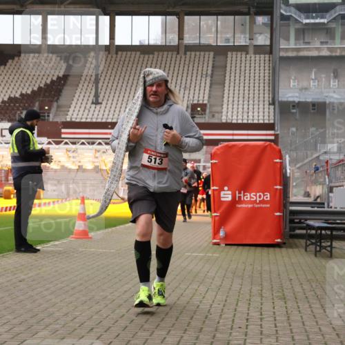 08.12.2024 - St. Pauli X-Mass-Run No. 14 Yannick Fuchs http://msf.ph/oto/7475193 08.12.2024 10:09:51 Ziel 290, 361, 513, 894, 1098, 1227, 1955, 1965, 2210, 2951 meine-sportfotos.de
