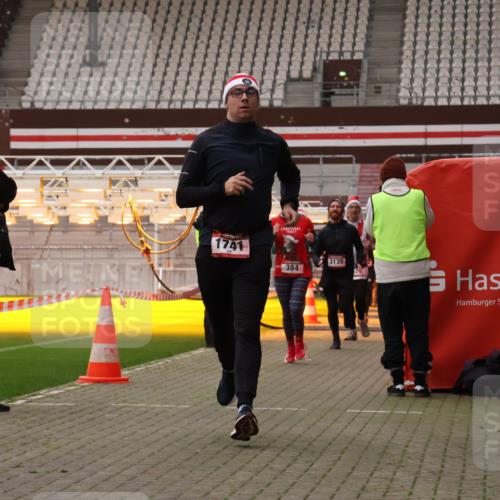08.12.2024 - St. Pauli X-Mass-Run No. 14 Yannick Fuchs http://msf.ph/oto/7475194 08.12.2024 09:56:58 Ziel 364, 384, 420, 755, 763, 904, 1741, 1754, 1982, 2956, 3022, 3139 meine-sportfotos.de