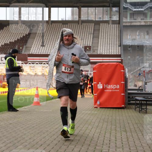 08.12.2024 - St. Pauli X-Mass-Run No. 14 Yannick Fuchs http://msf.ph/oto/7475196 08.12.2024 10:09:51 Ziel 290, 361, 513, 894, 1098, 1227, 1955, 1965, 2210, 2951 meine-sportfotos.de