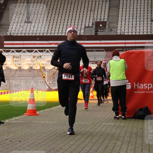 08.12.2024 - St. Pauli X-Mass-Run No. 14 Yannick Fuchs http://msf.ph/oto/7475197 08.12.2024 09:56:58 Ziel 364, 384, 420, 755, 763, 904, 1741, 1754, 1982, 2956, 3022, 3139 meine-sportfotos.de