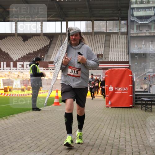 08.12.2024 - St. Pauli X-Mass-Run No. 14 Yannick Fuchs http://msf.ph/oto/7475202 08.12.2024 10:09:52 Ziel 290, 361, 513, 894, 1098, 1227, 1955, 1965, 2210, 2951 meine-sportfotos.de