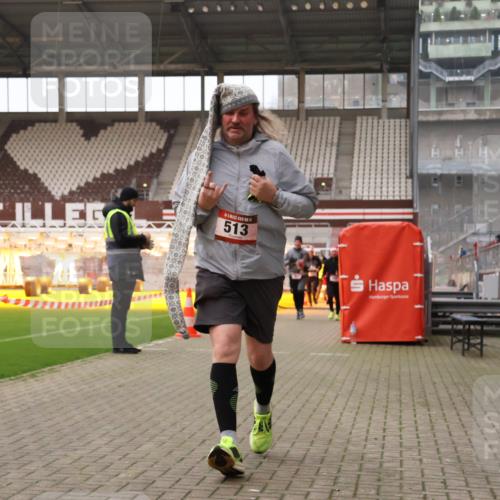 08.12.2024 - St. Pauli X-Mass-Run No. 14 Yannick Fuchs http://msf.ph/oto/7475206 08.12.2024 10:09:52 Ziel 290, 361, 513, 894, 1098, 1227, 1955, 1965, 2210, 2951 meine-sportfotos.de