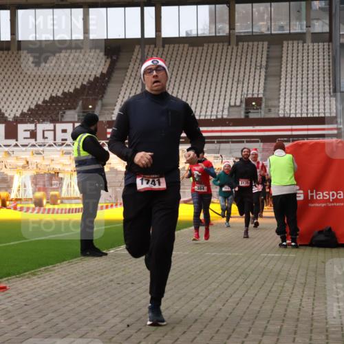 08.12.2024 - St. Pauli X-Mass-Run No. 14 Yannick Fuchs http://msf.ph/oto/7475216 08.12.2024 09:57:00 Ziel 364, 384, 420, 755, 763, 904, 1291, 1741, 1754, 1982, 2267, 2956, 3022, 3139 meine-sportfotos.de
