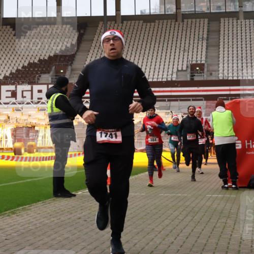08.12.2024 - St. Pauli X-Mass-Run No. 14 Yannick Fuchs http://msf.ph/oto/7475219 08.12.2024 09:57:00 Ziel 364, 384, 420, 755, 763, 904, 1291, 1741, 1754, 1982, 2267, 2956, 3022, 3139 meine-sportfotos.de