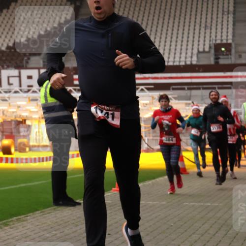 08.12.2024 - St. Pauli X-Mass-Run No. 14 Yannick Fuchs http://msf.ph/oto/7475225 08.12.2024 09:57:00 Ziel 364, 384, 420, 755, 763, 904, 1291, 1741, 1754, 1982, 2267, 2956, 3022, 3139 meine-sportfotos.de
