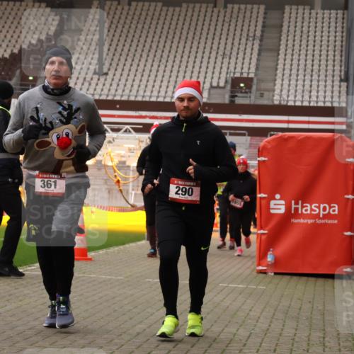 08.12.2024 - St. Pauli X-Mass-Run No. 14 Yannick Fuchs http://msf.ph/oto/7475230 08.12.2024 10:09:59 Ziel 290, 361, 513, 894, 1098, 1955, 1965, 2210, 3123 meine-sportfotos.de