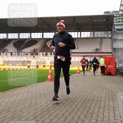 08.12.2024 - St. Pauli X-Mass-Run No. 14 Yannick Fuchs http://msf.ph/oto/7475233 08.12.2024 09:57:01 Ziel 364, 384, 420, 755, 763, 904, 1291, 1741, 1754, 1982, 2267, 2956, 3022, 3139 meine-sportfotos.de
