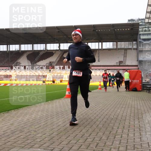 08.12.2024 - St. Pauli X-Mass-Run No. 14 Yannick Fuchs http://msf.ph/oto/7475237 08.12.2024 09:57:01 Ziel 364, 384, 420, 755, 763, 904, 1291, 1741, 1754, 1982, 2267, 2956, 3022, 3139 meine-sportfotos.de