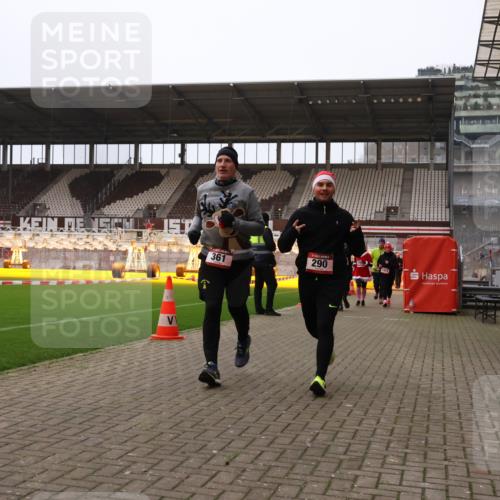 08.12.2024 - St. Pauli X-Mass-Run No. 14 Yannick Fuchs http://msf.ph/oto/7475245 08.12.2024 10:10:00 Ziel 290, 361, 513, 894, 1098, 1955, 1965, 3123 meine-sportfotos.de