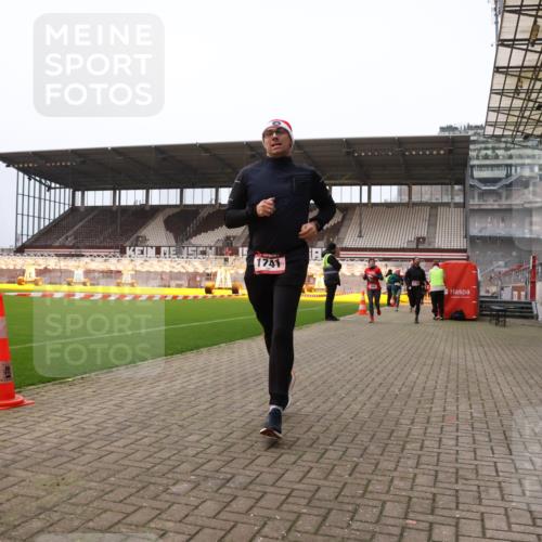 08.12.2024 - St. Pauli X-Mass-Run No. 14 Yannick Fuchs http://msf.ph/oto/7475250 08.12.2024 09:57:01 Ziel 364, 384, 420, 755, 763, 904, 1291, 1741, 1754, 1982, 2267, 2956, 3022, 3139 meine-sportfotos.de