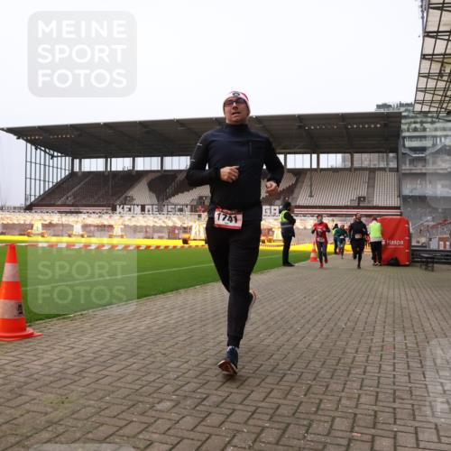 08.12.2024 - St. Pauli X-Mass-Run No. 14 Yannick Fuchs http://msf.ph/oto/7475254 08.12.2024 09:57:01 Ziel 364, 384, 420, 755, 763, 904, 1291, 1741, 1754, 1982, 2267, 2956, 3022, 3139 meine-sportfotos.de